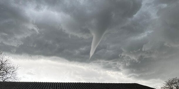 Tornado Alarm Heftiger Wirbelsturm in NÖ gesichtet wetter at