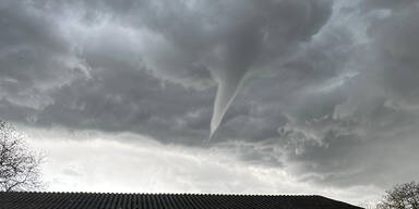 Trichterwolke Tornado Ziersdorf