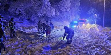 Schnee-Chaos: Freiwillige Feuerwehr Reutte