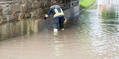 Überflutungen Feuerwehr Krems Unwetter 