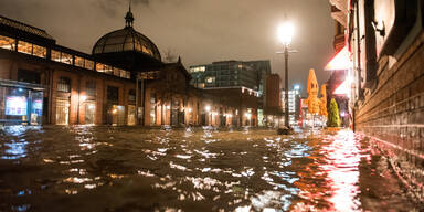APASturmflut in Hamburg =.jpg