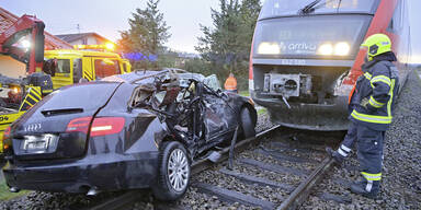 Zug crasht in Audi – 38-jährige Lenkerin tot