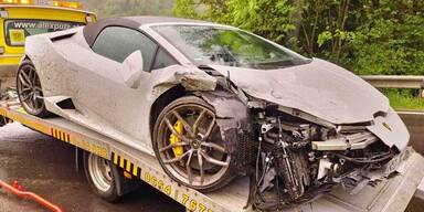 Lamborghini bei Crash in Oberösterreich geschrottet