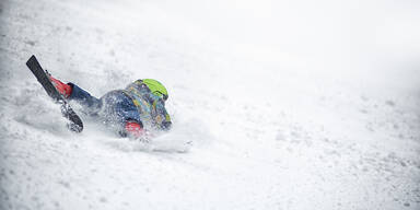 Skifahrer begeht Fahrerflucht: Mädchen (9) im Spital