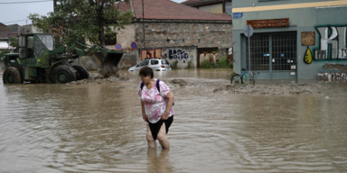 Flut in Griechenland: Wasser bis zu vier Meter hoch