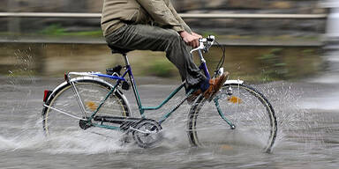 Regen Unwetter Überschwemmungen Fahrrad