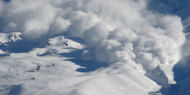 Hand ragte aus Schnee: 40-Jähriger 500 Meter von Lawine mitgerissen