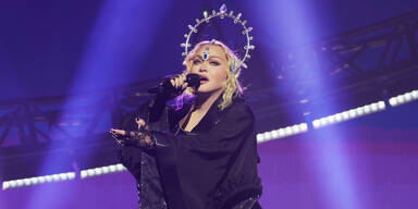 Über 2 Stunden Verspätung: Fans klagen Madonna