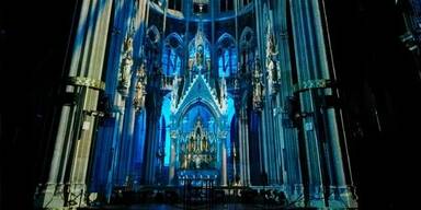  Votivkirche mit mystischer Licht-Show