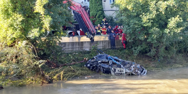 Auto aus Wienfluss geborgen