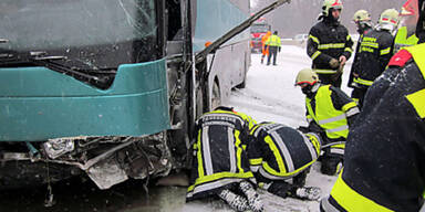 Busunfall auf der A1 bei Böheimkirchen 