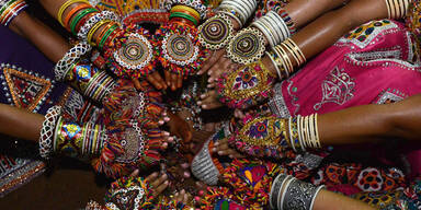 In Indien findet derzeit das neuntätige Tanzfest Navratri statt.