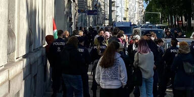 Protest vor Polizeianhaltezentrum in Wien
