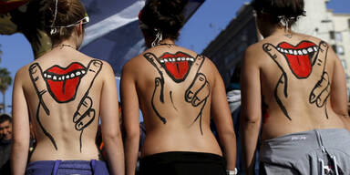 Diese jungen Frauen demonstrieren in Santiago (Chile) für ein besseres Bildungssystem