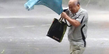 Dieser Mann hat mit dem miesen Wetter in Taiwan zu kämpfen