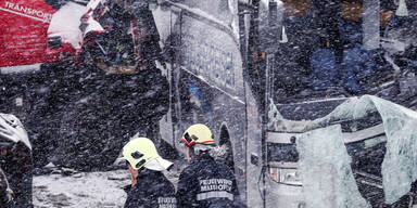 1 Unfalltoter auf verschneiten Straßen in Salzburg